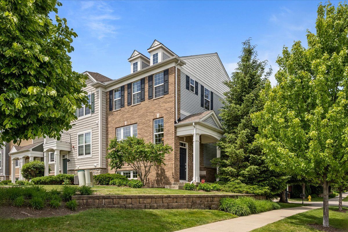 3249 Coral Lane — Glenview, IL 60026