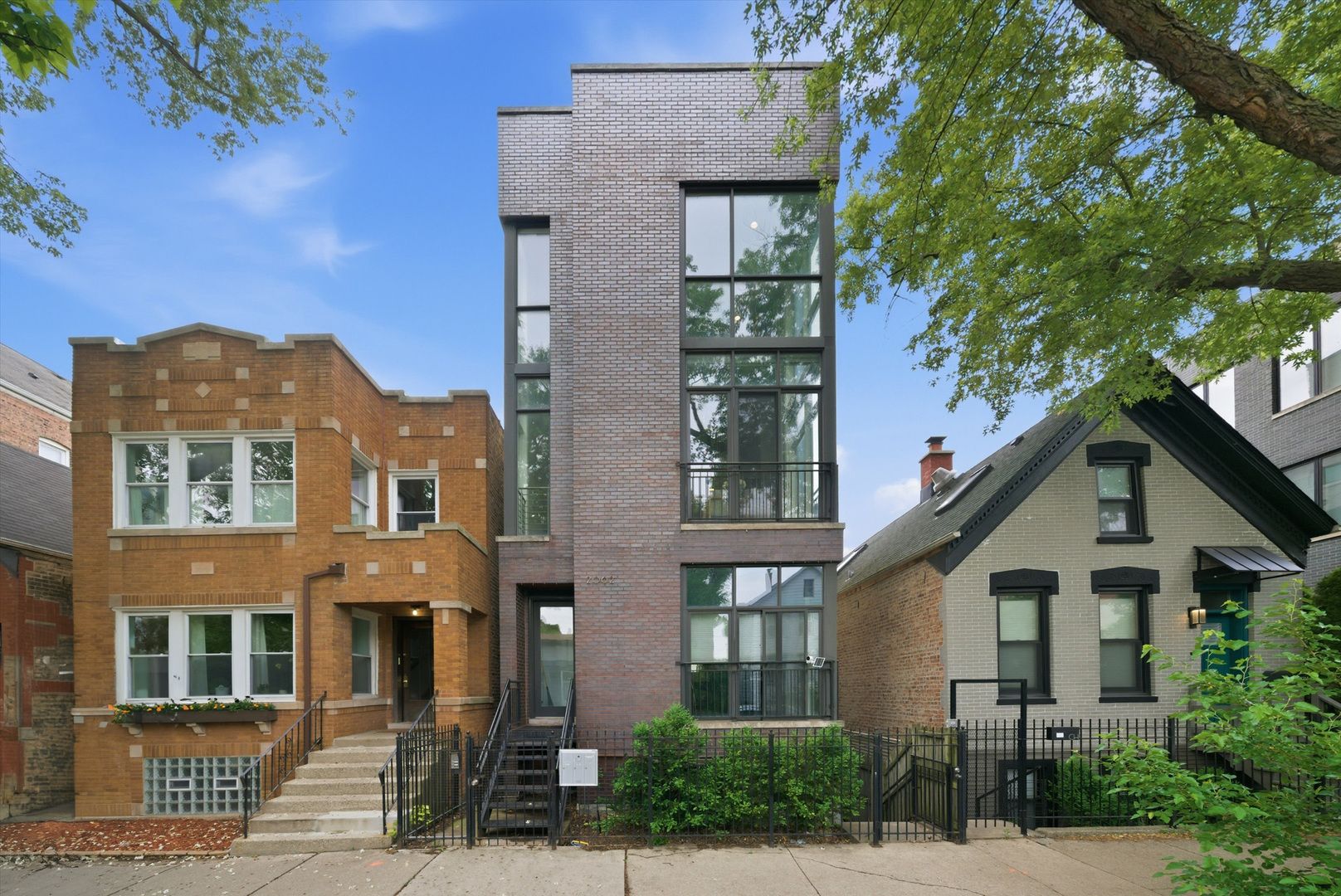 2062 N Leavitt Street #2 — Chicago, IL 60647