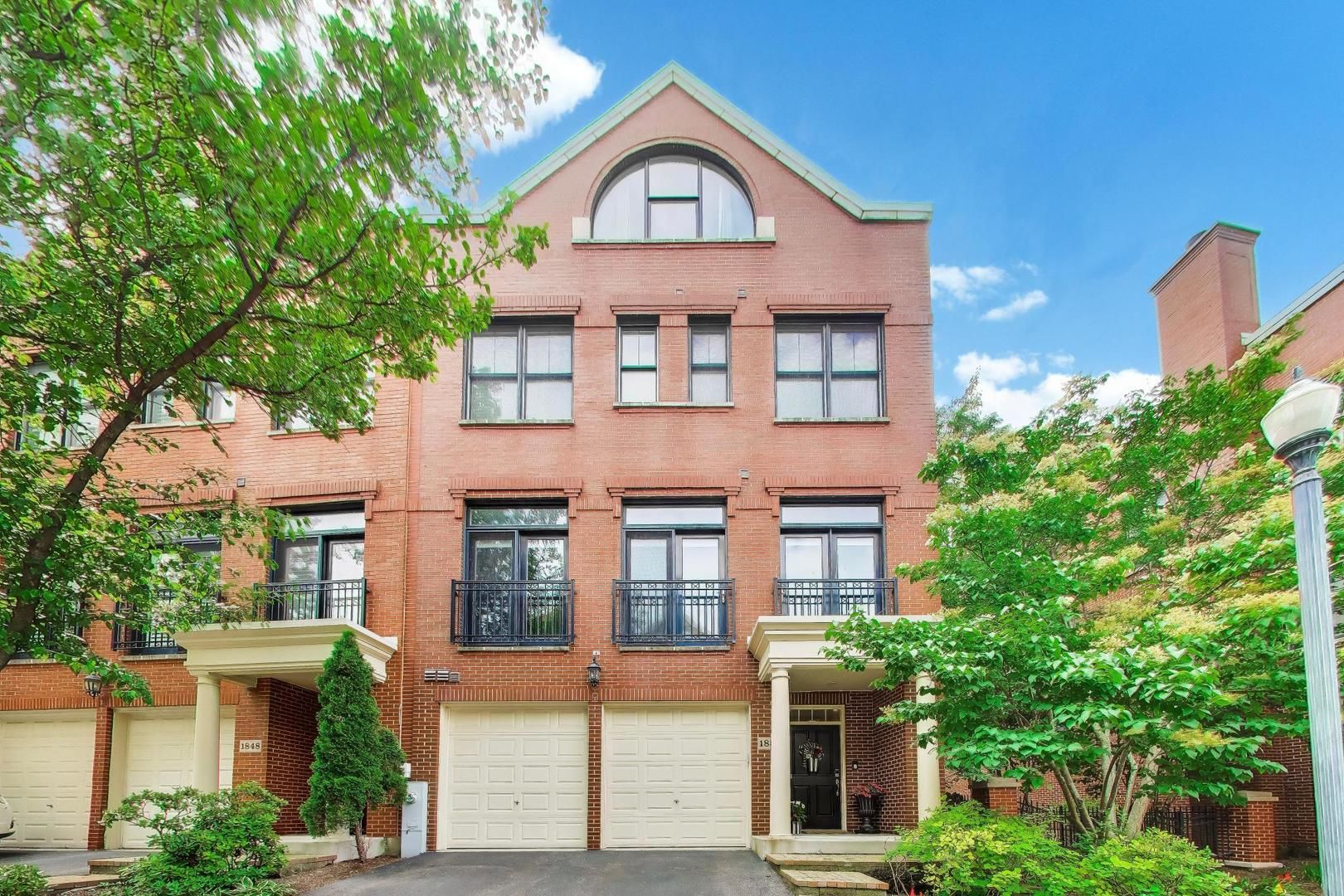 1850 Admiral Court — Glenview, IL 60026