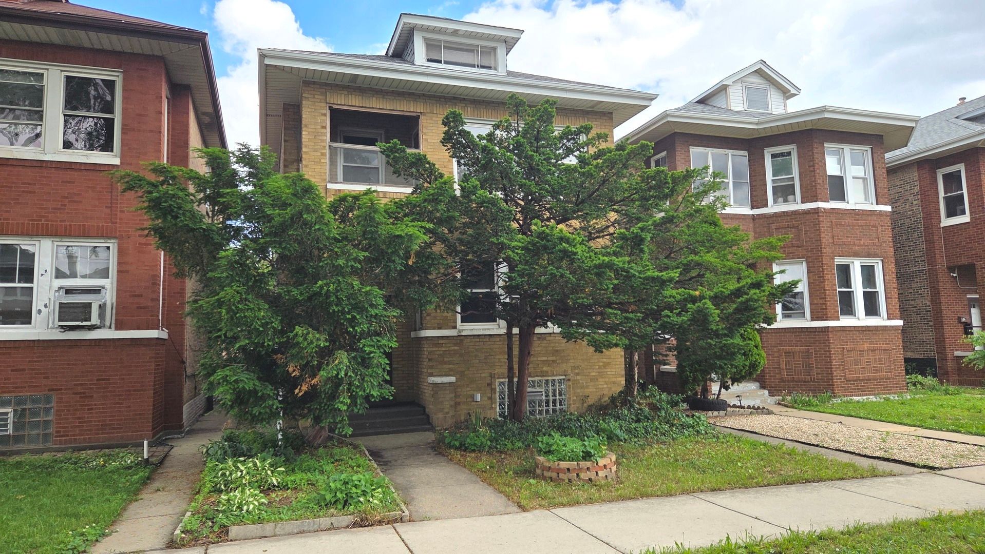4307 S Sawyer Avenue — Chicago, IL 60632