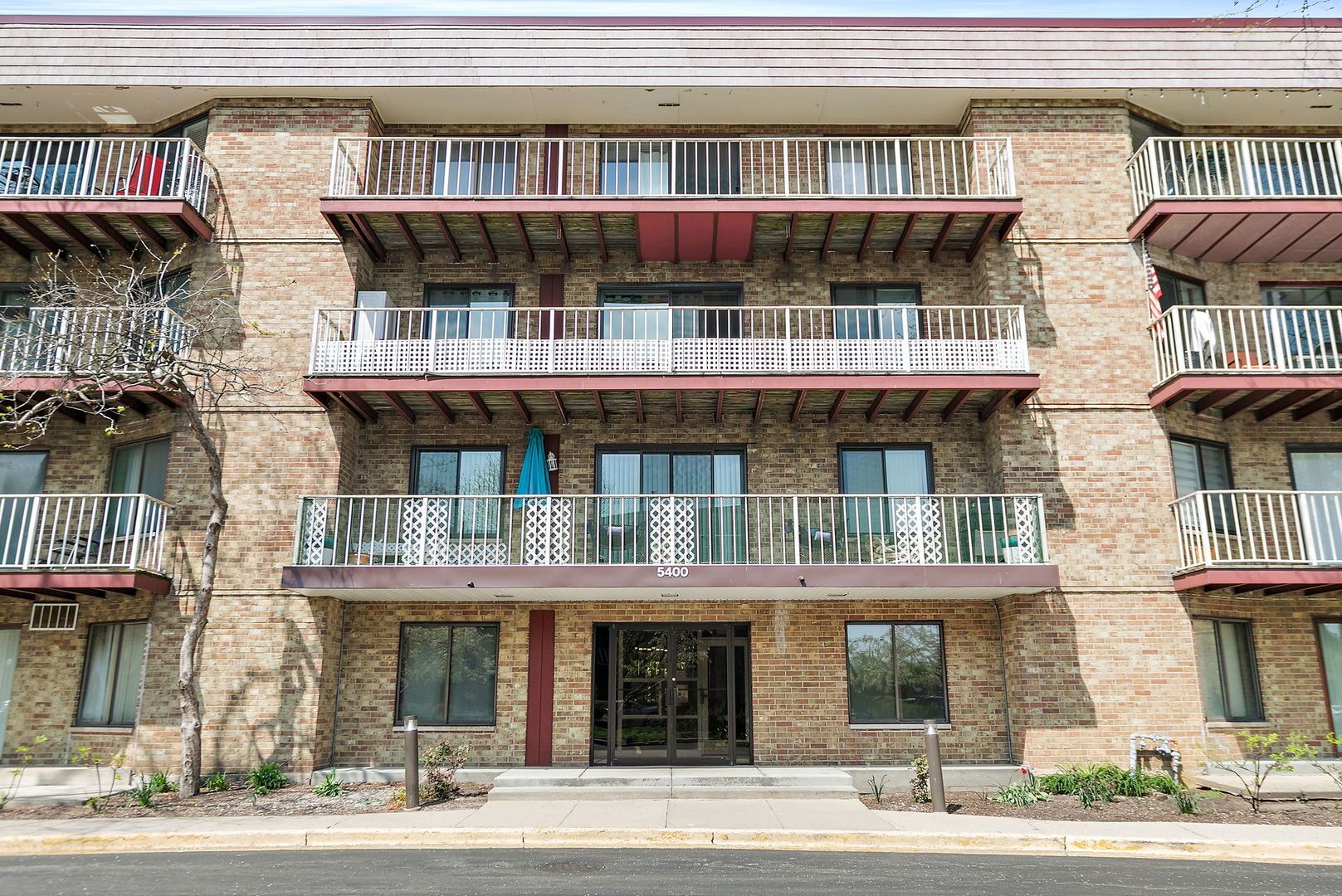 5400 Astor Lane #411 — Rolling Meadows, IL 60008