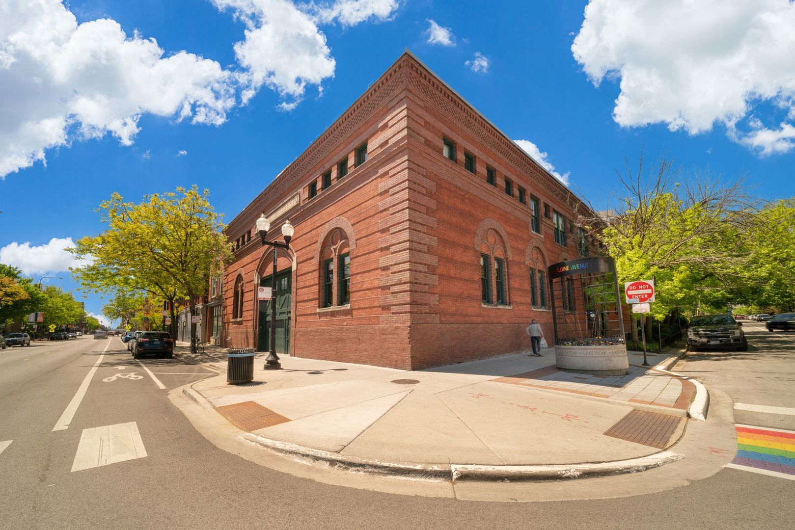 811 W Aldine Avenue #6S — Chicago, IL 60657