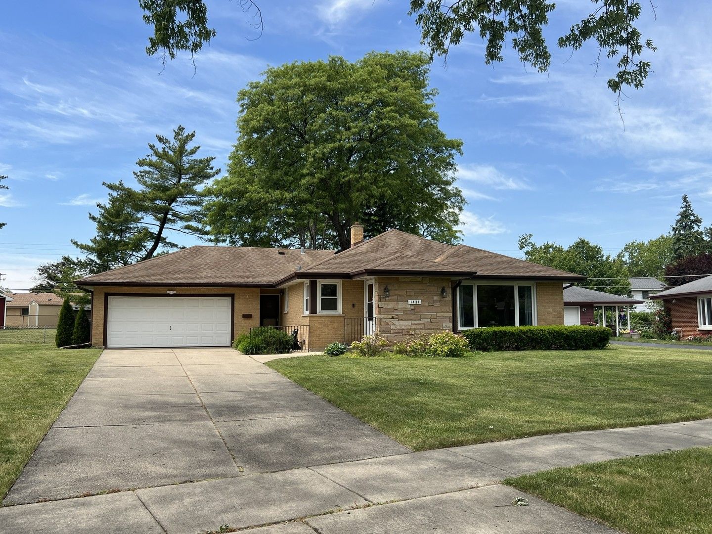 1431 E Emmerson Lane — Mount Prospect, IL 60056