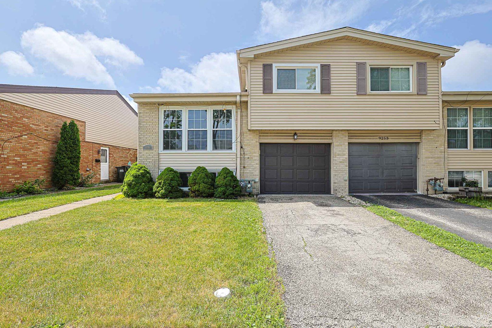 9249 BARBERRY Lane — Des Plaines, IL 60016