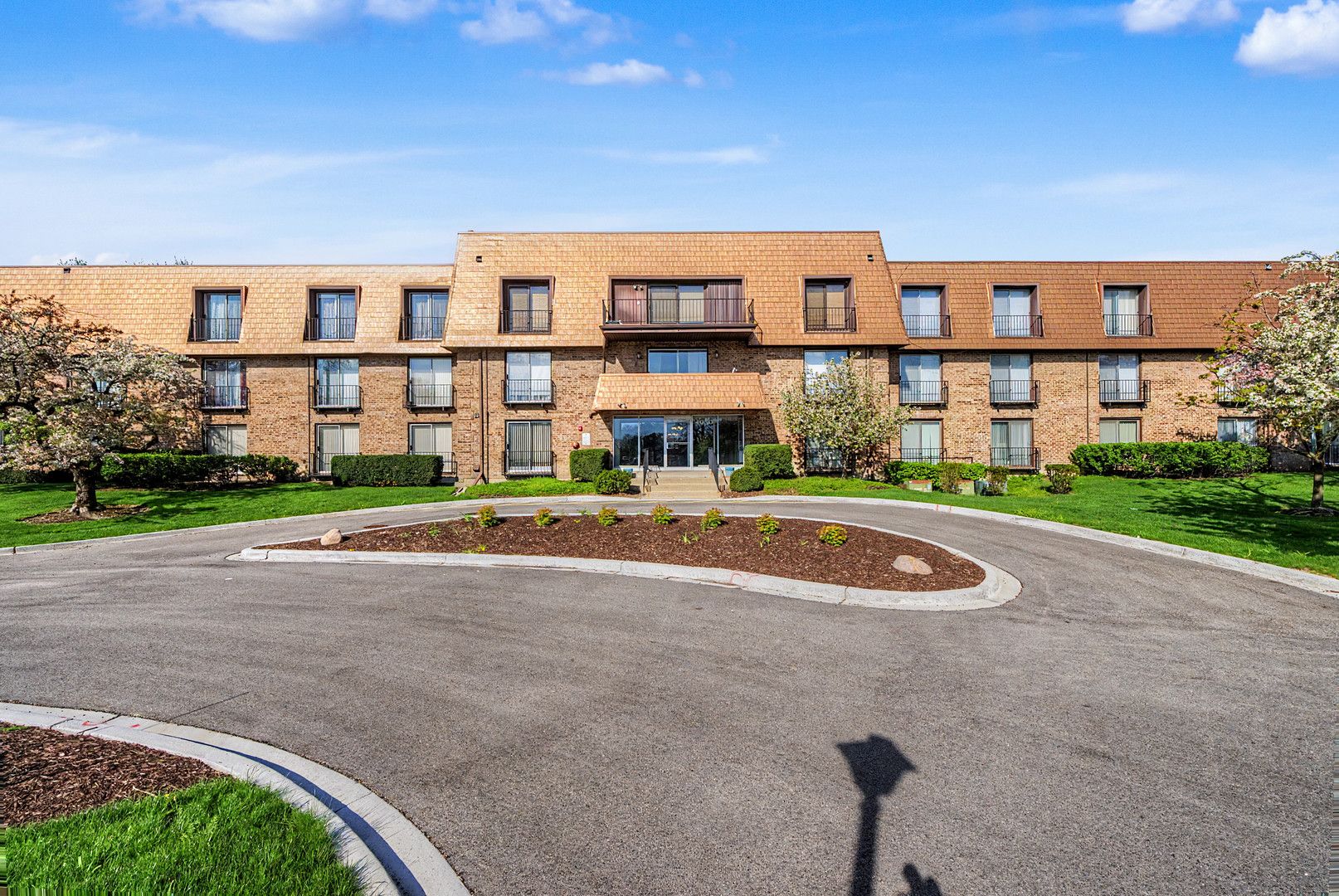 4050 Dundee Road #209 — Northbrook, IL 60062