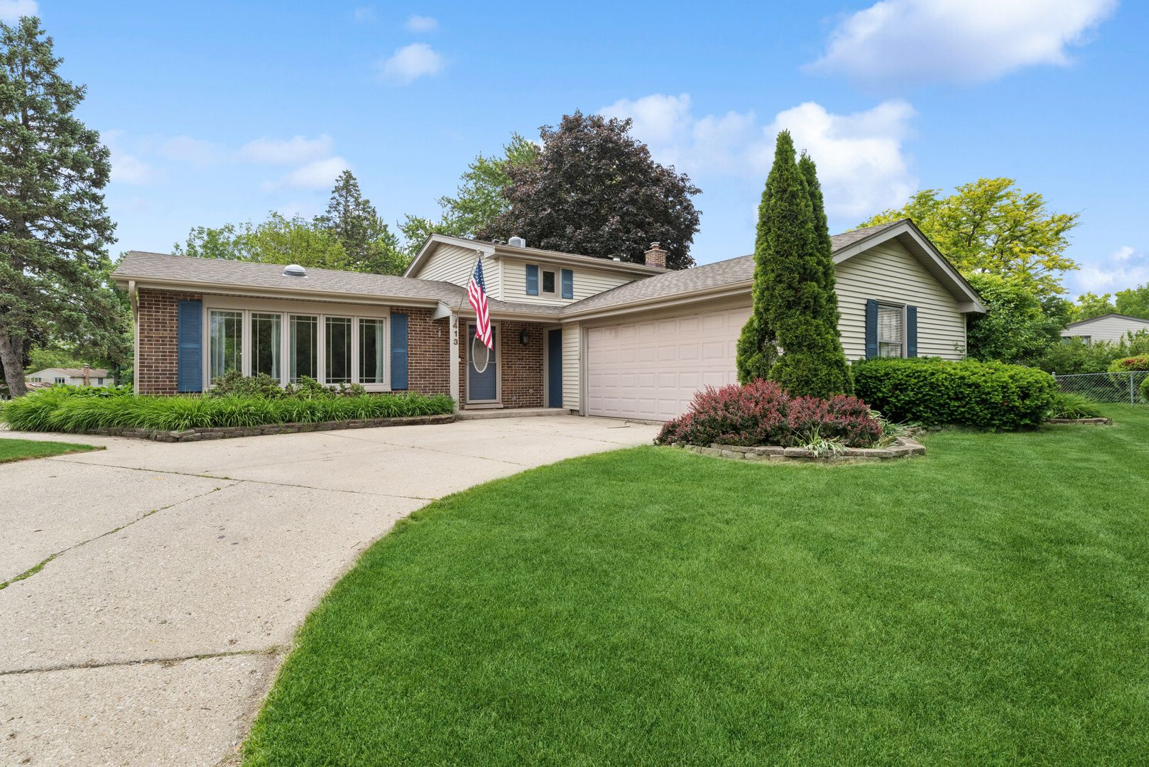 413 Catalpa Lane — Libertyville, IL 60048