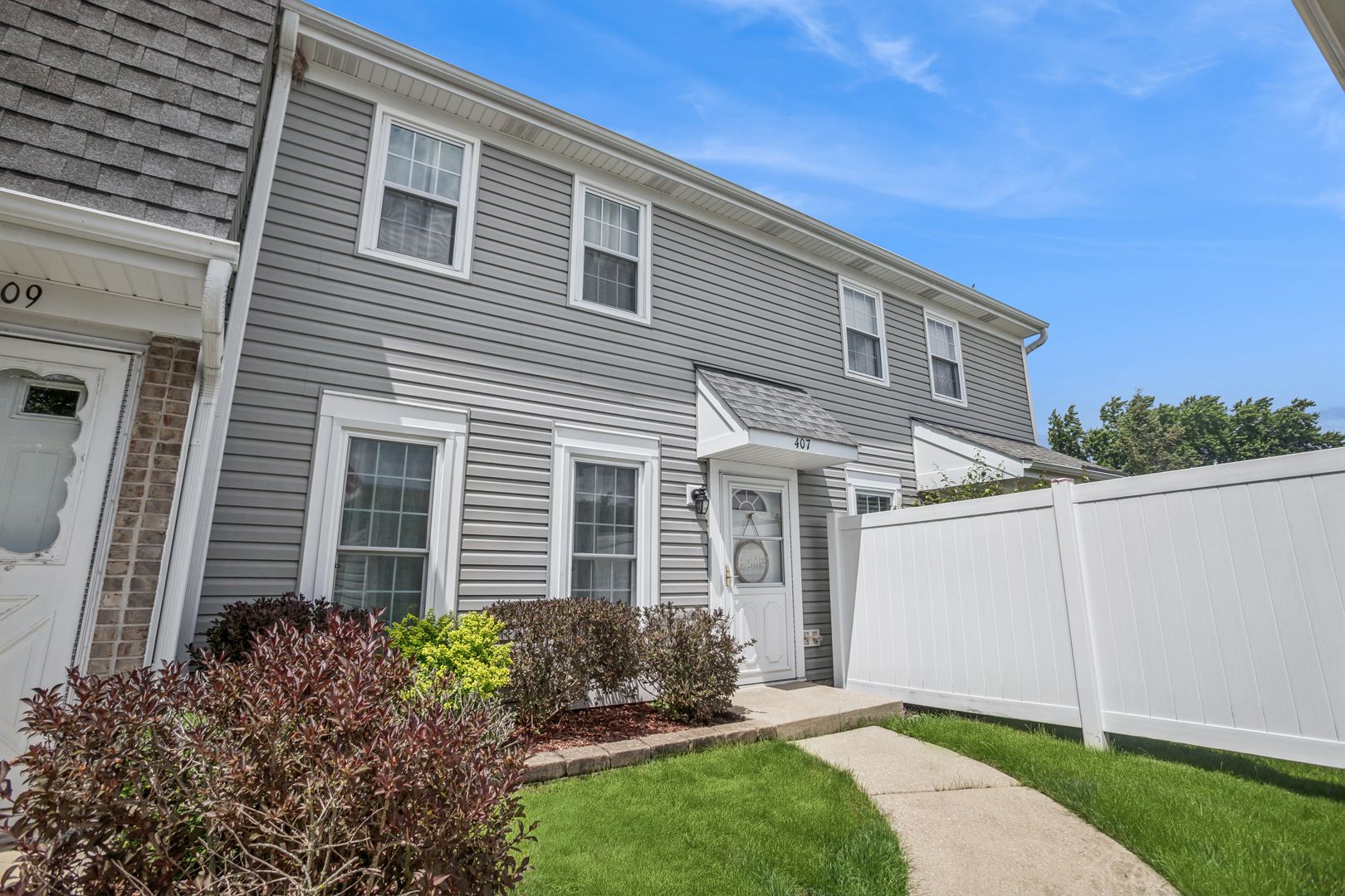 407 Chelsea Cove — Roselle, IL 60172