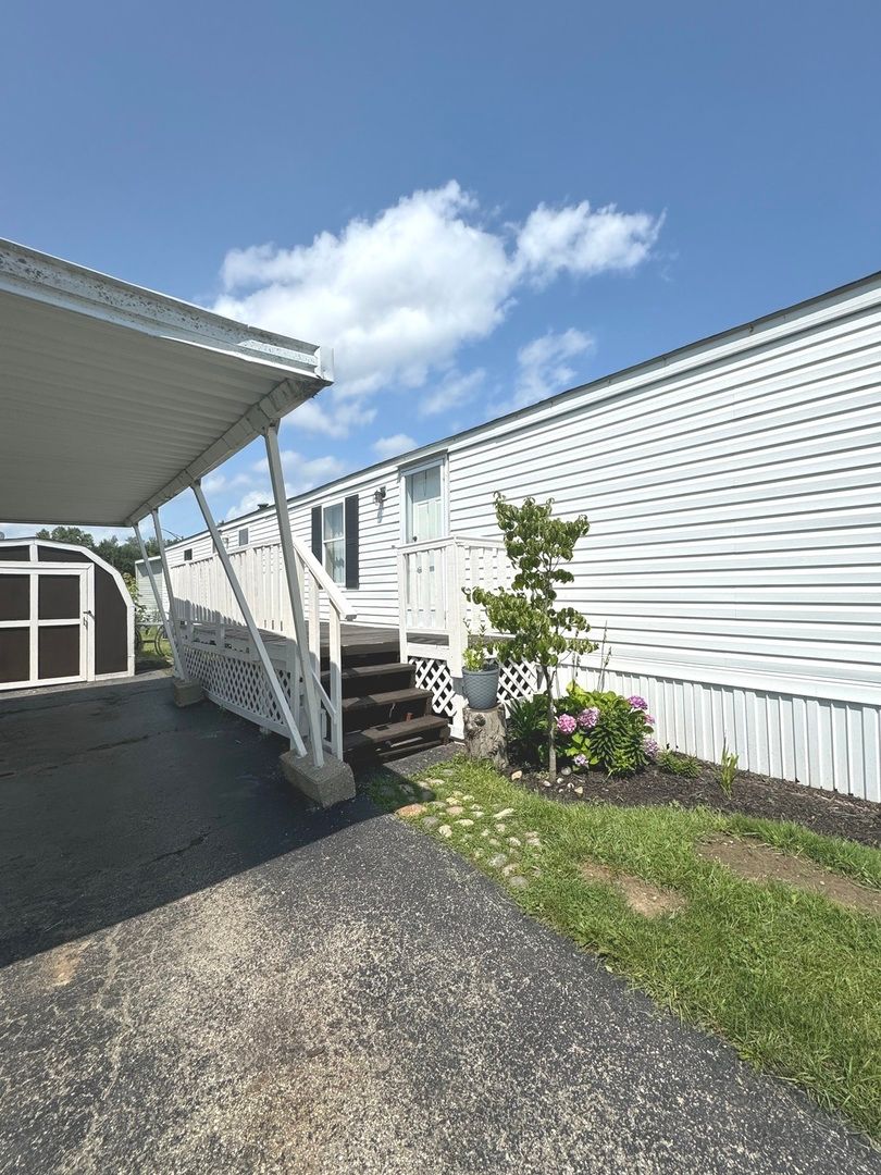 1028 NW Alma Circle #1028 — Round Lake, IL 60073