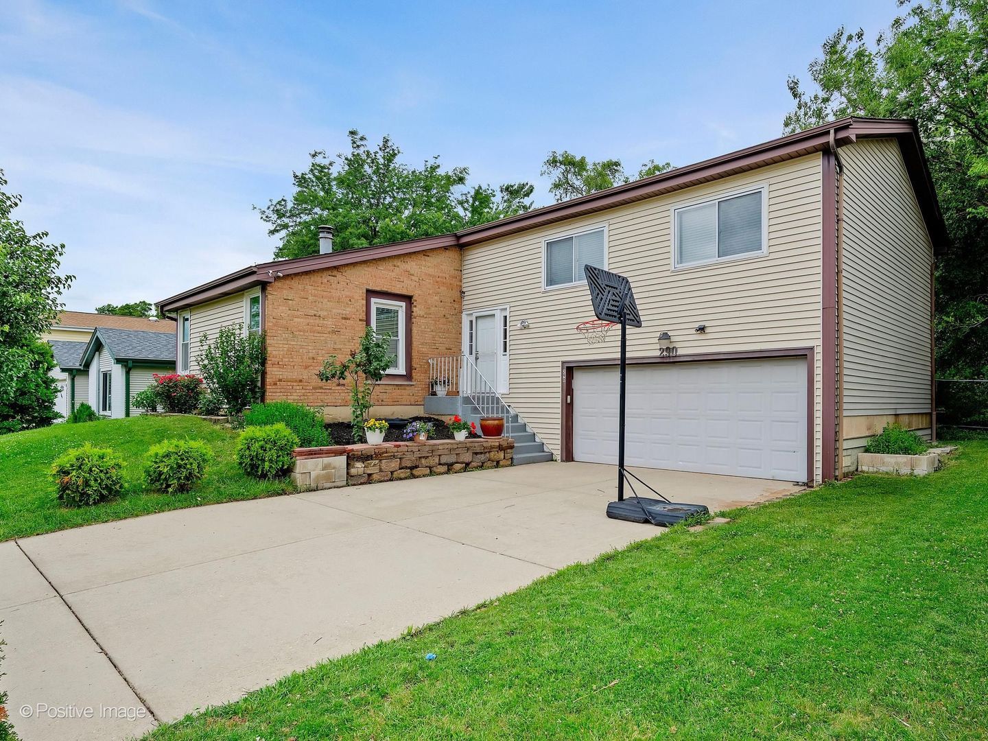 290 LOVELAND Drive — Glendale Heights, IL 60139