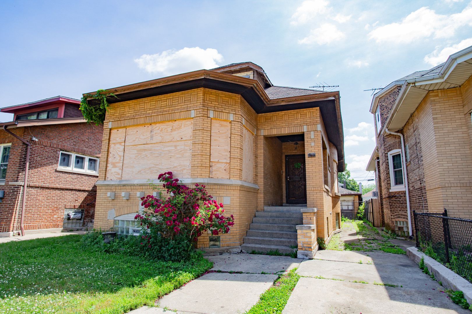8255 S Saint Lawrence Avenue — Chicago, IL 60619