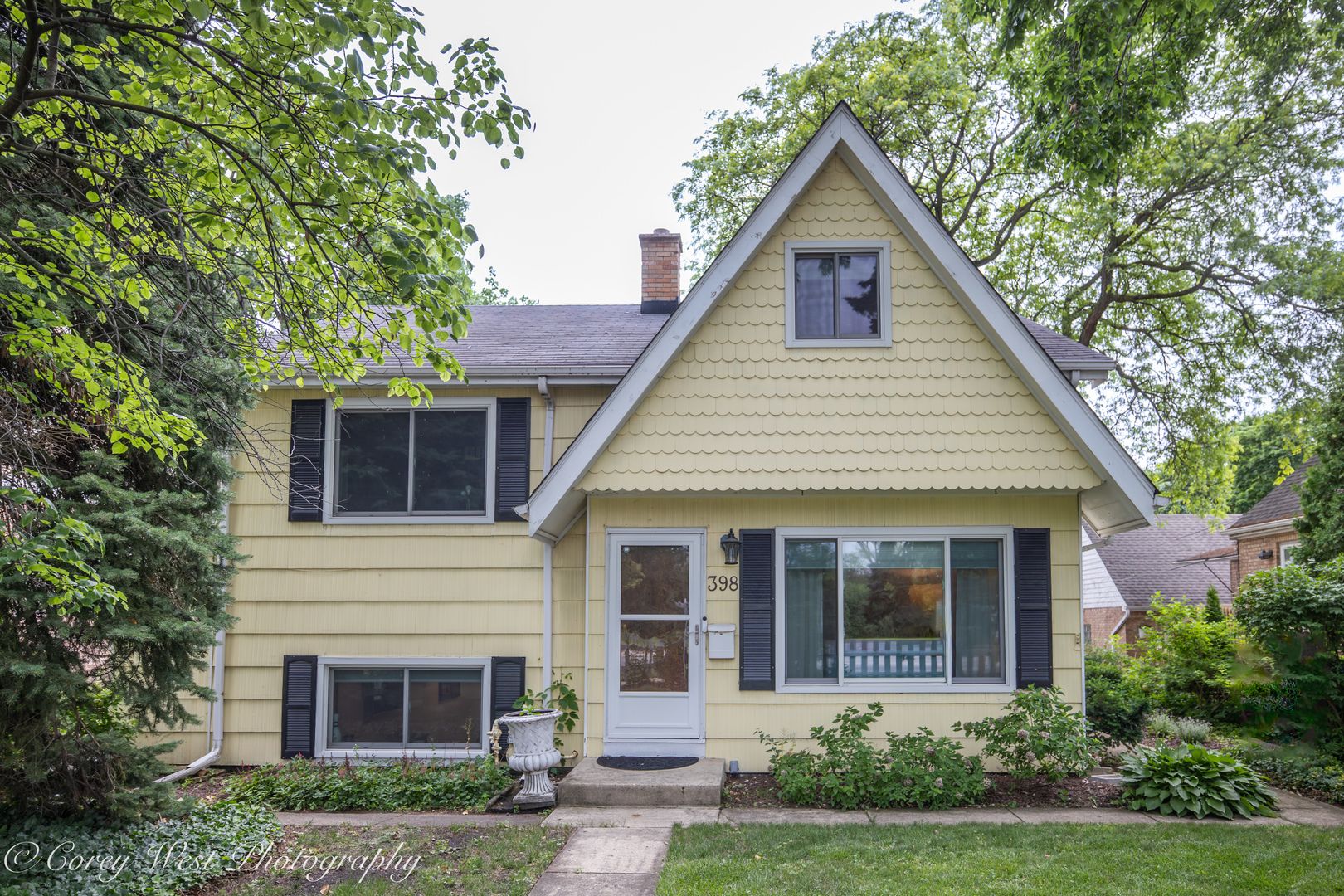 398 W Saint Charles Road — Elmhurst, IL 60126
