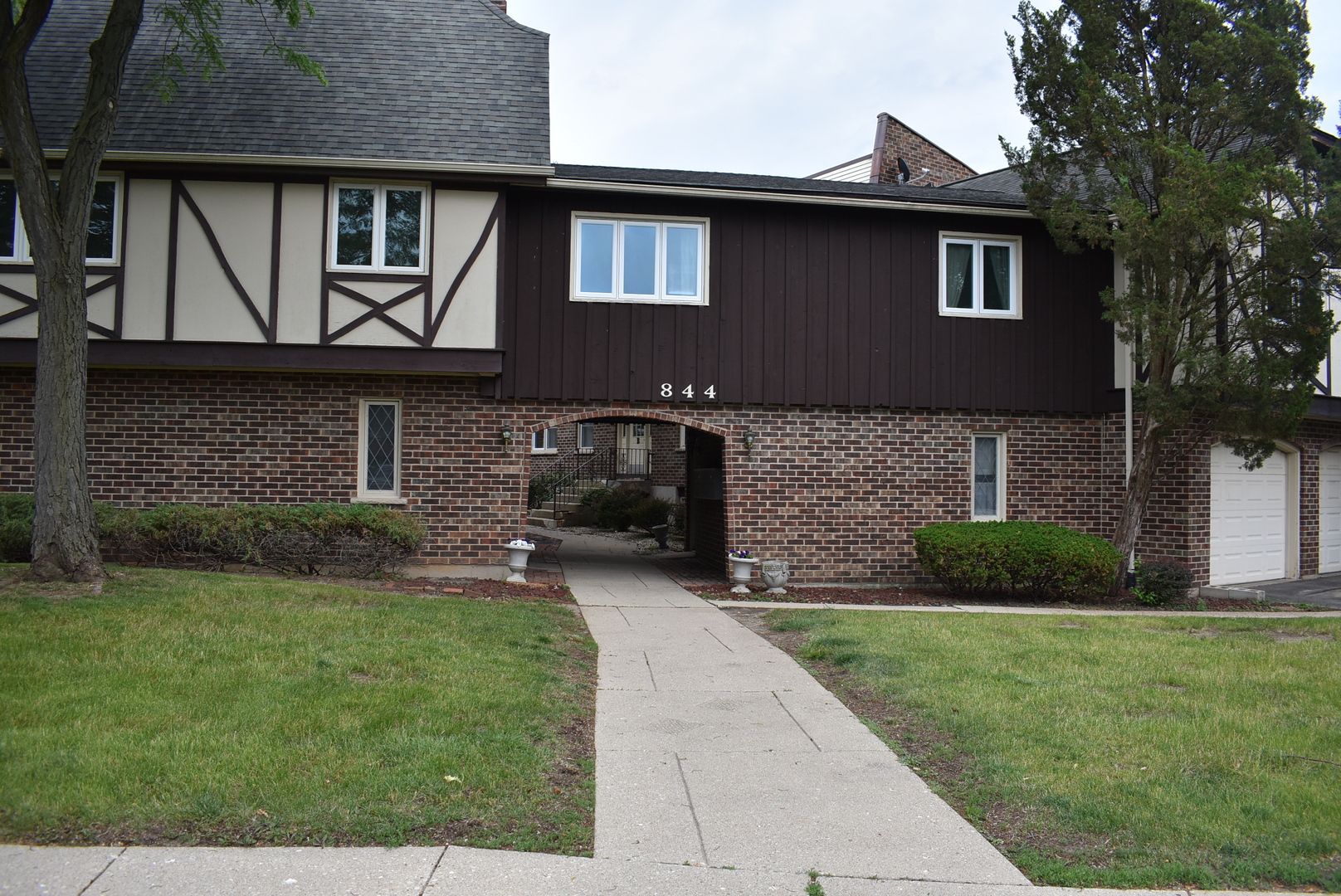 844 Village Quarter Road #B5 — West Dundee, IL 60118