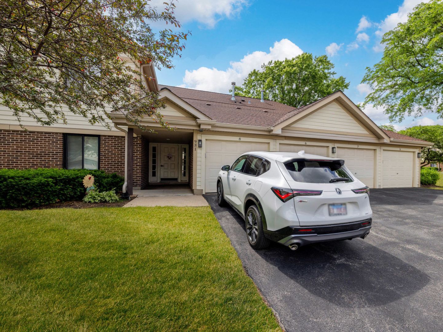 931 E Kings Row #6 — Palatine, IL 60074