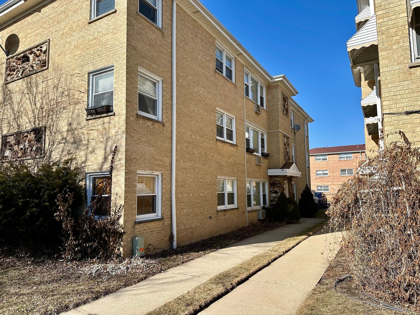 8518 W Rascher Avenue #2 — Chicago, IL 60656
