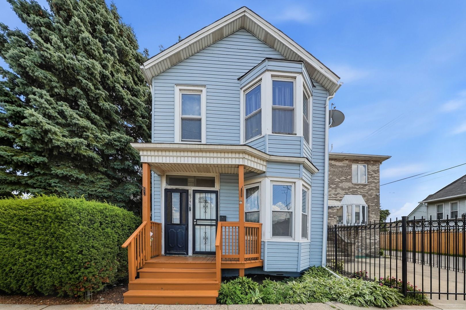 541 W Root Street — Chicago, IL 60609