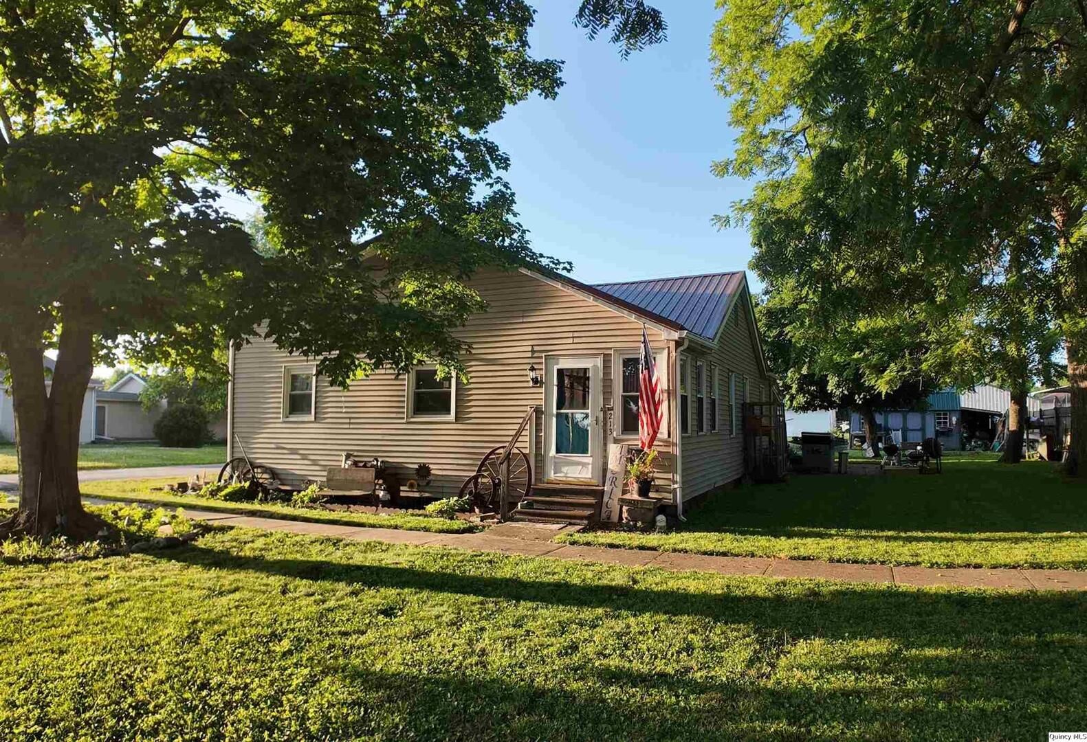 213 W South — Mt. Sterling, IL 62353