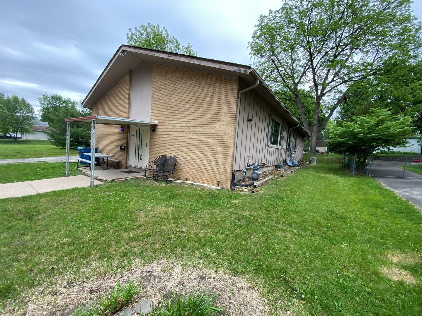1004 Hemlock Avenue — Dixon, IL 61021
