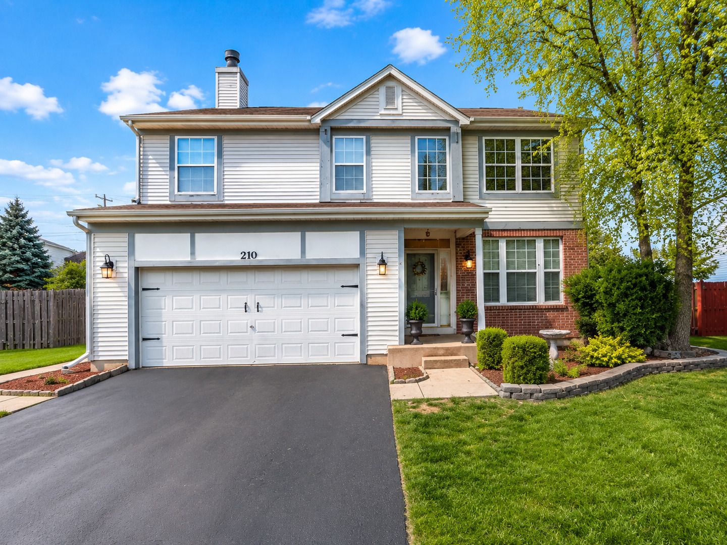 210 Balmoral Court — Glendale Heights, IL 60139
