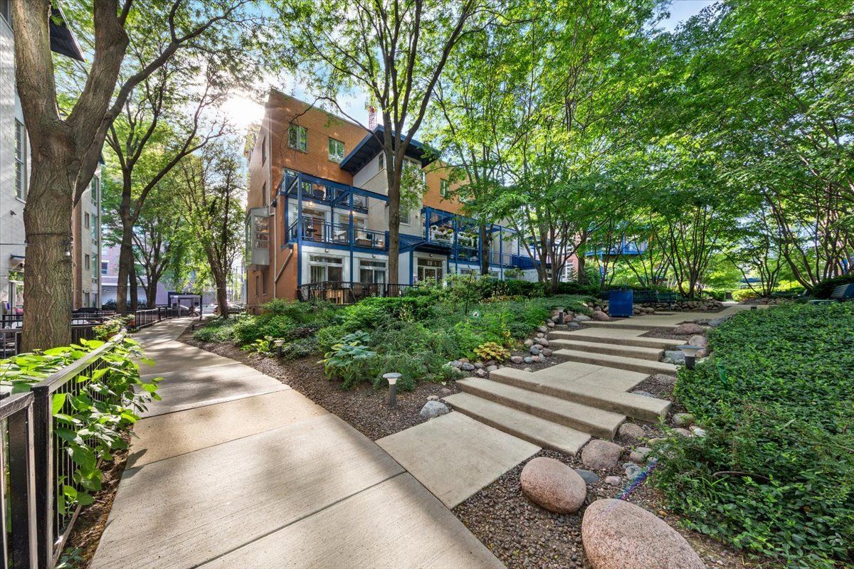 23 N Racine Avenue #424 — Chicago, IL 60607