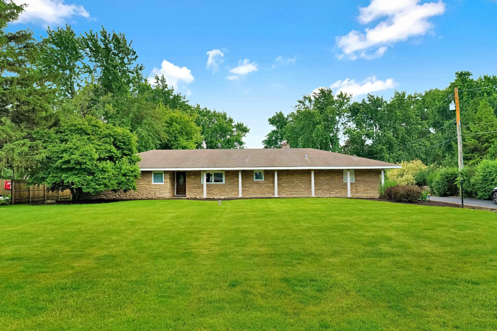 22W689 Elmwood Drive — Glen Ellyn, IL 60137