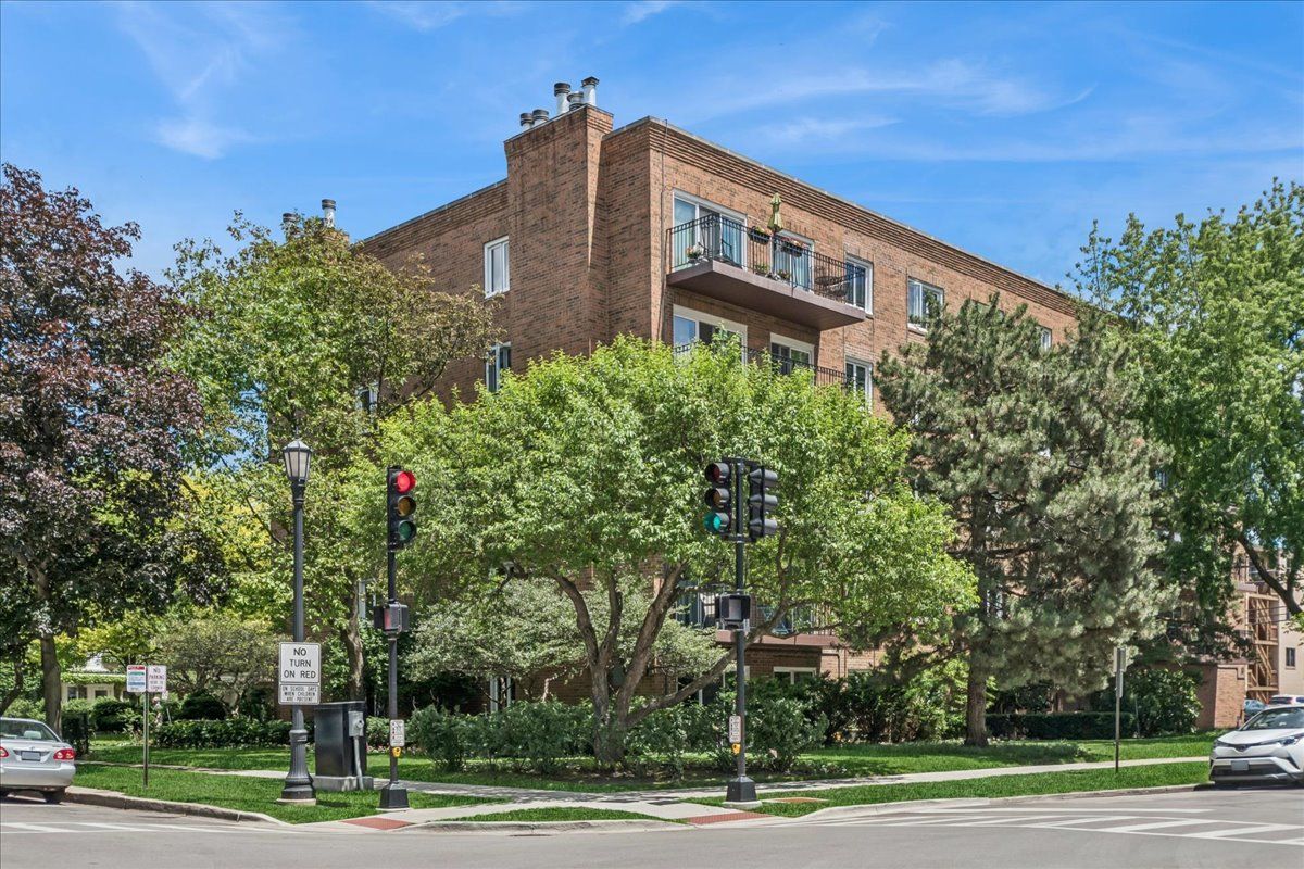 901 Hinman Avenue #3B — Evanston, IL 60202