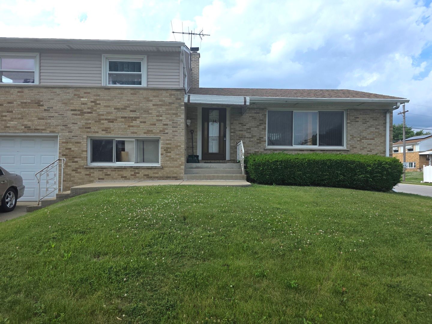 271 Braddock Drive — Melrose Park, IL 60160