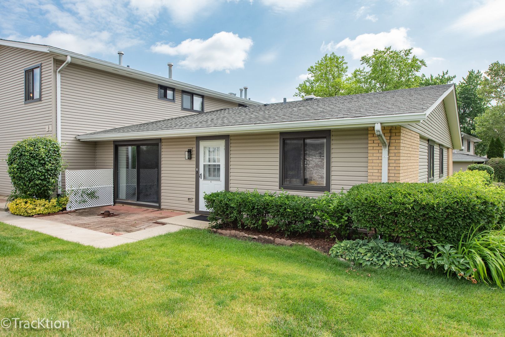 124 Fairlane Court #C — Bloomingdale, IL 60108