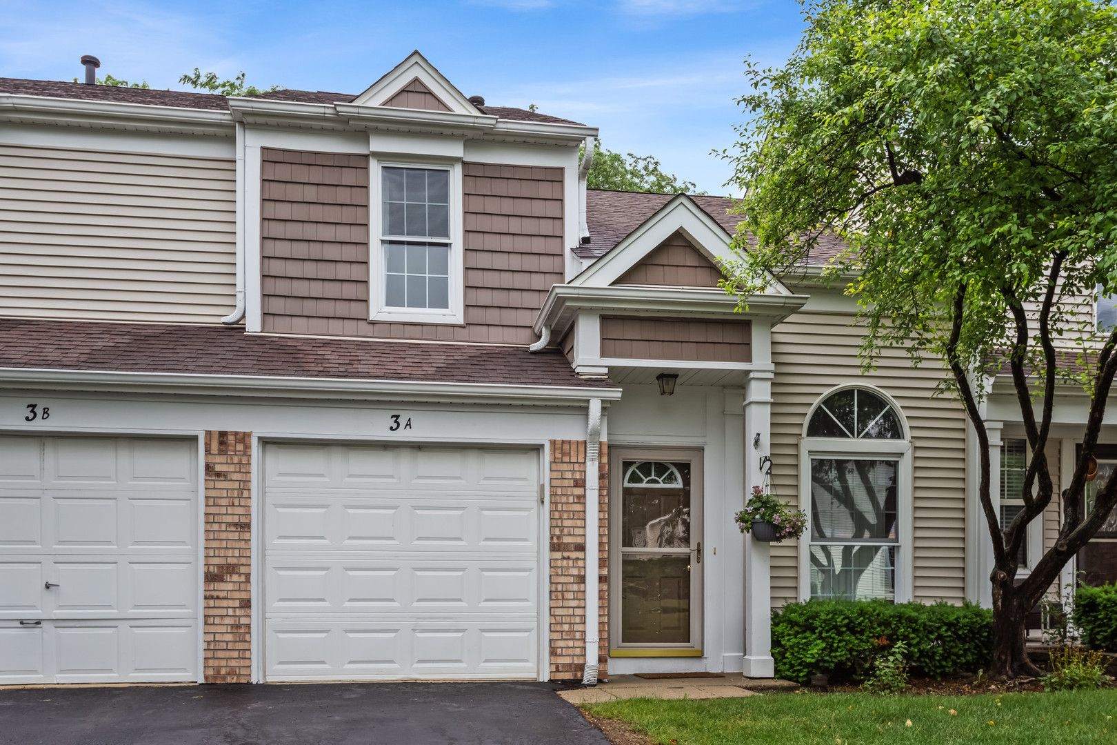 3 Chaucer Lane #A — Streamwood, IL 60107