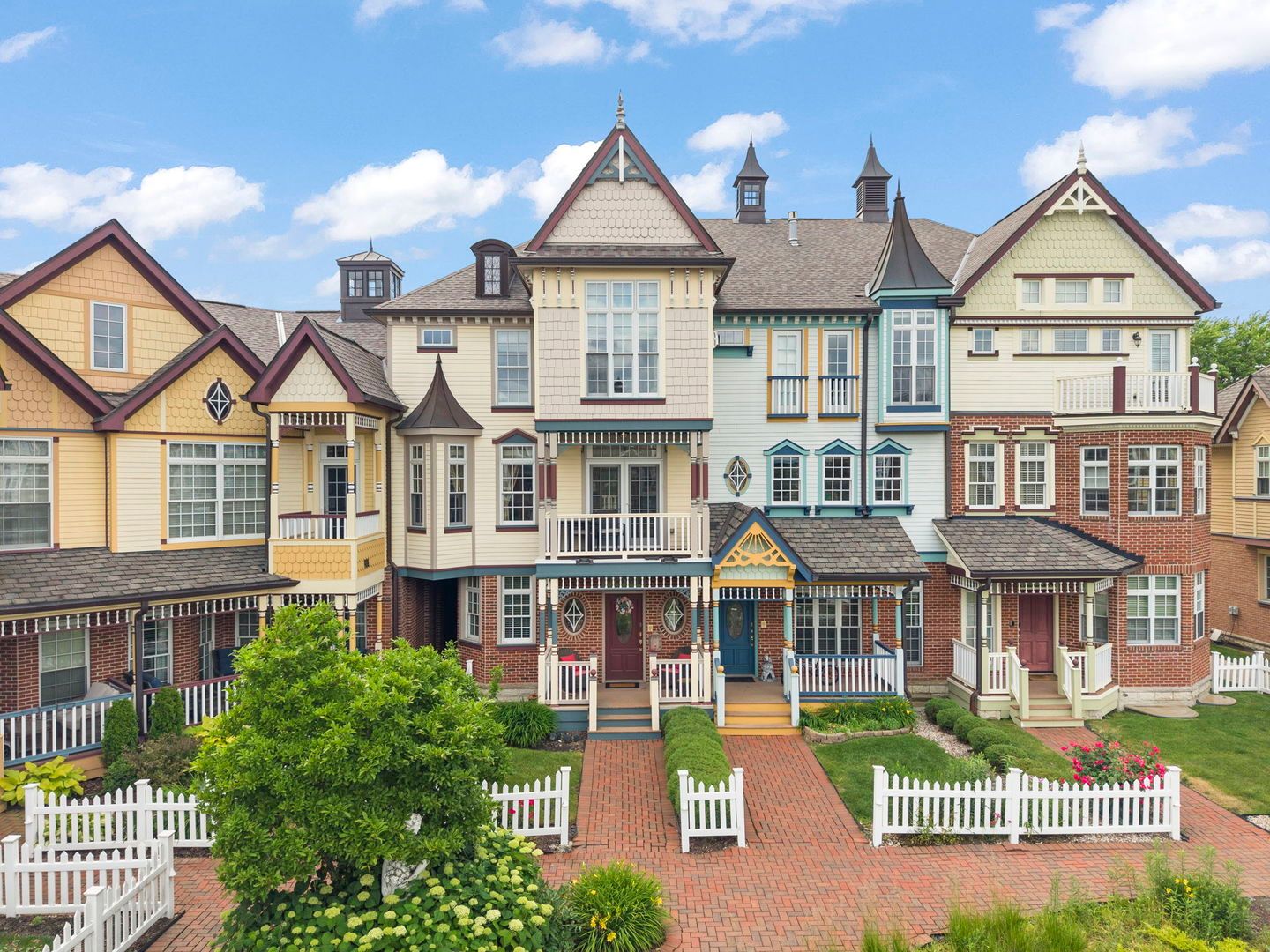 4159 Royal Mews Circle — Naperville, IL 60564