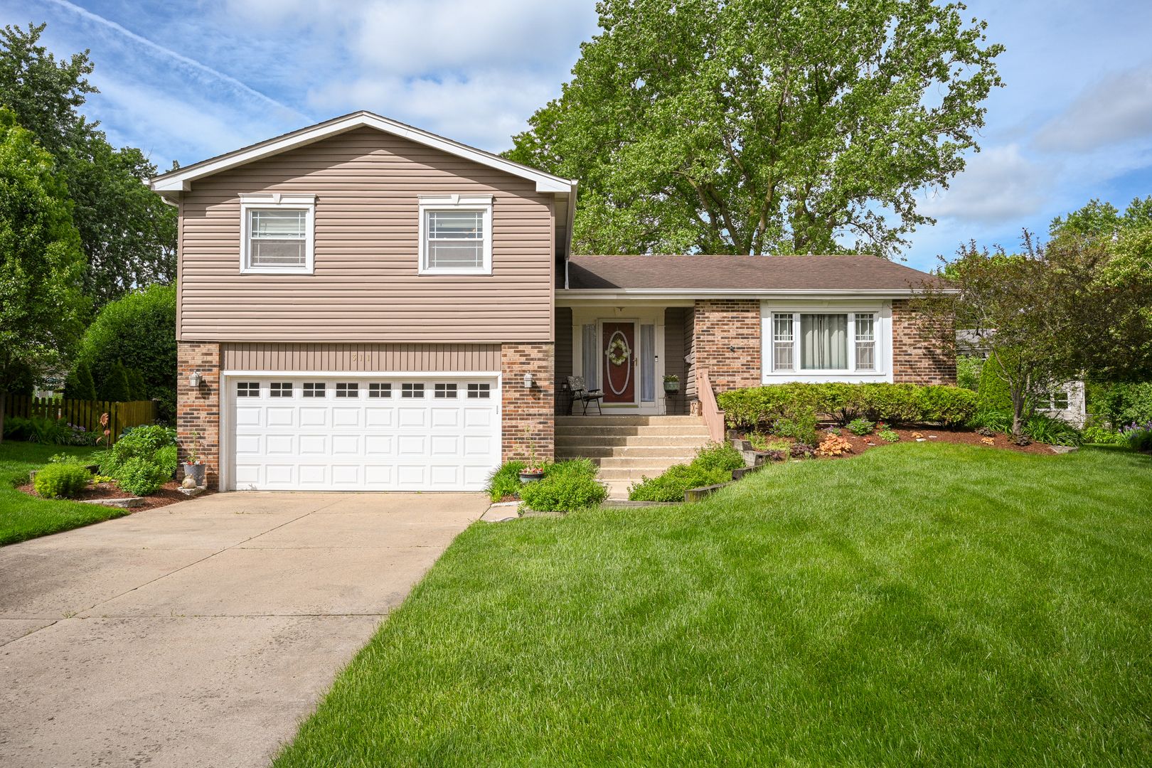 23W311 Edgewood Court — Glen Ellyn, IL 60137