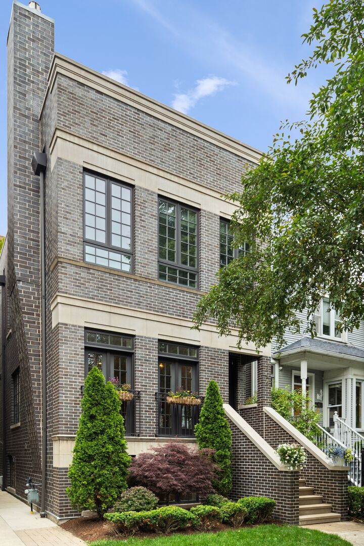 1306 W Byron Street — Chicago, IL 60613
