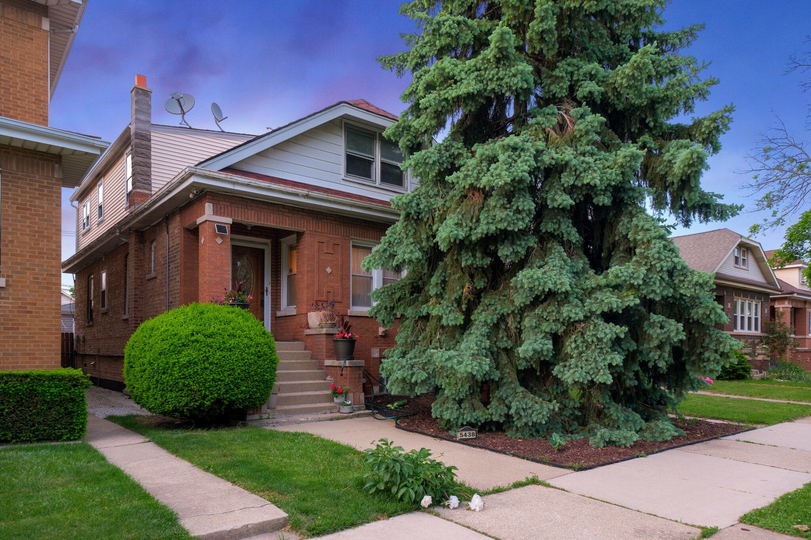 5438 W Melrose Street — Chicago, IL 60641