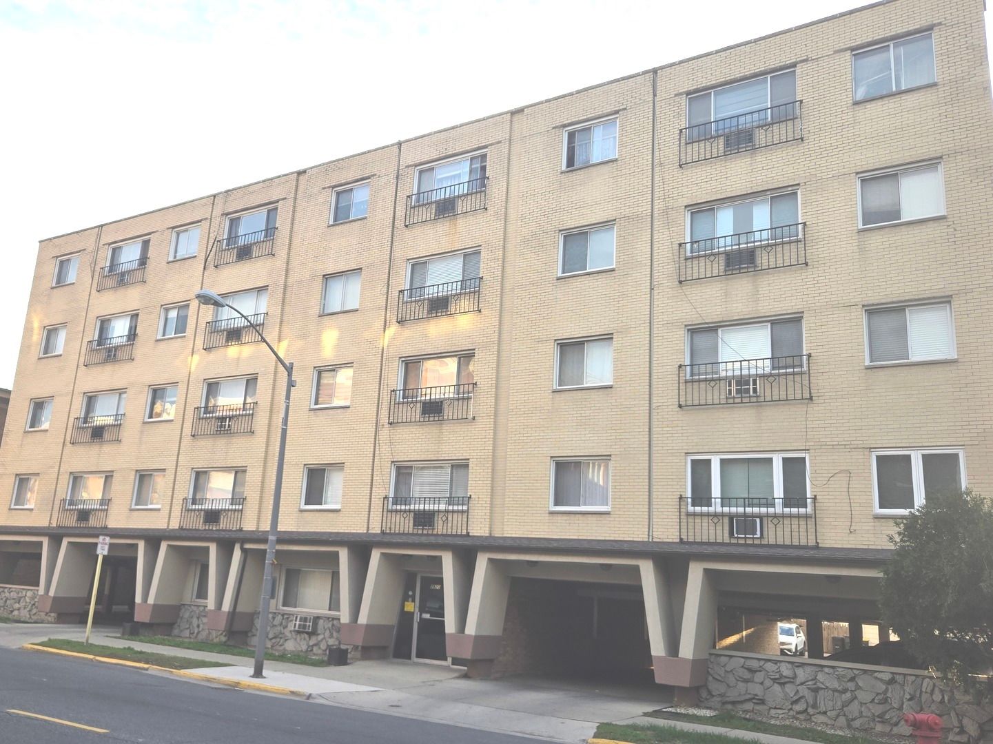 2920 N HARLEM Avenue #4B — Elmwood Park, IL 60707