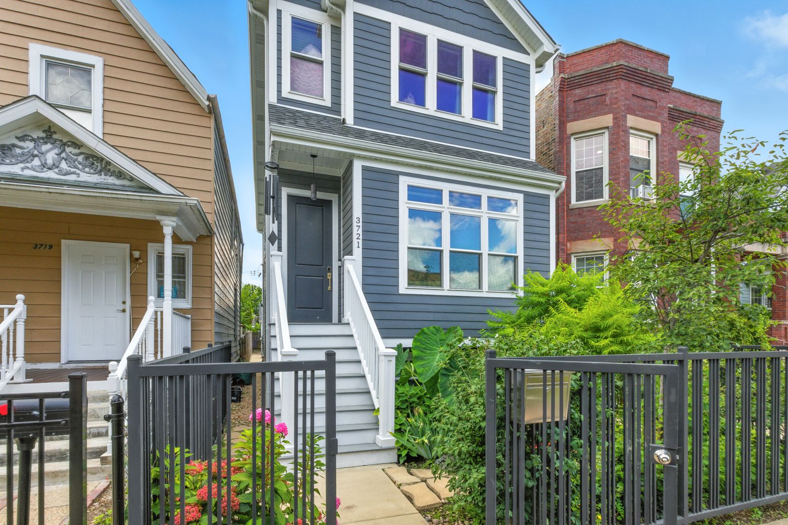 3721 W Wabansia Avenue — Chicago, IL 60647