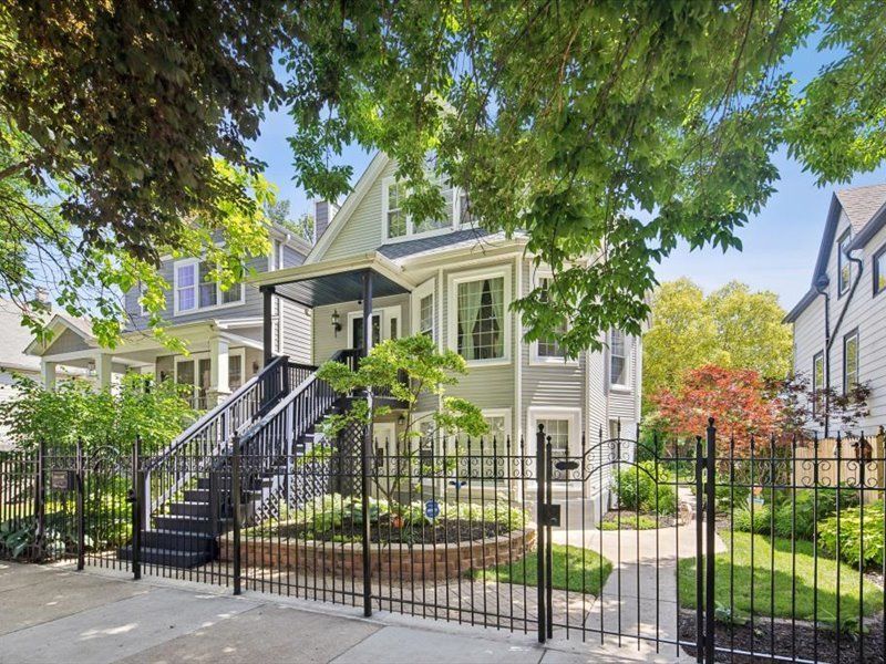 4035 N Albany Avenue — Chicago, IL 60618