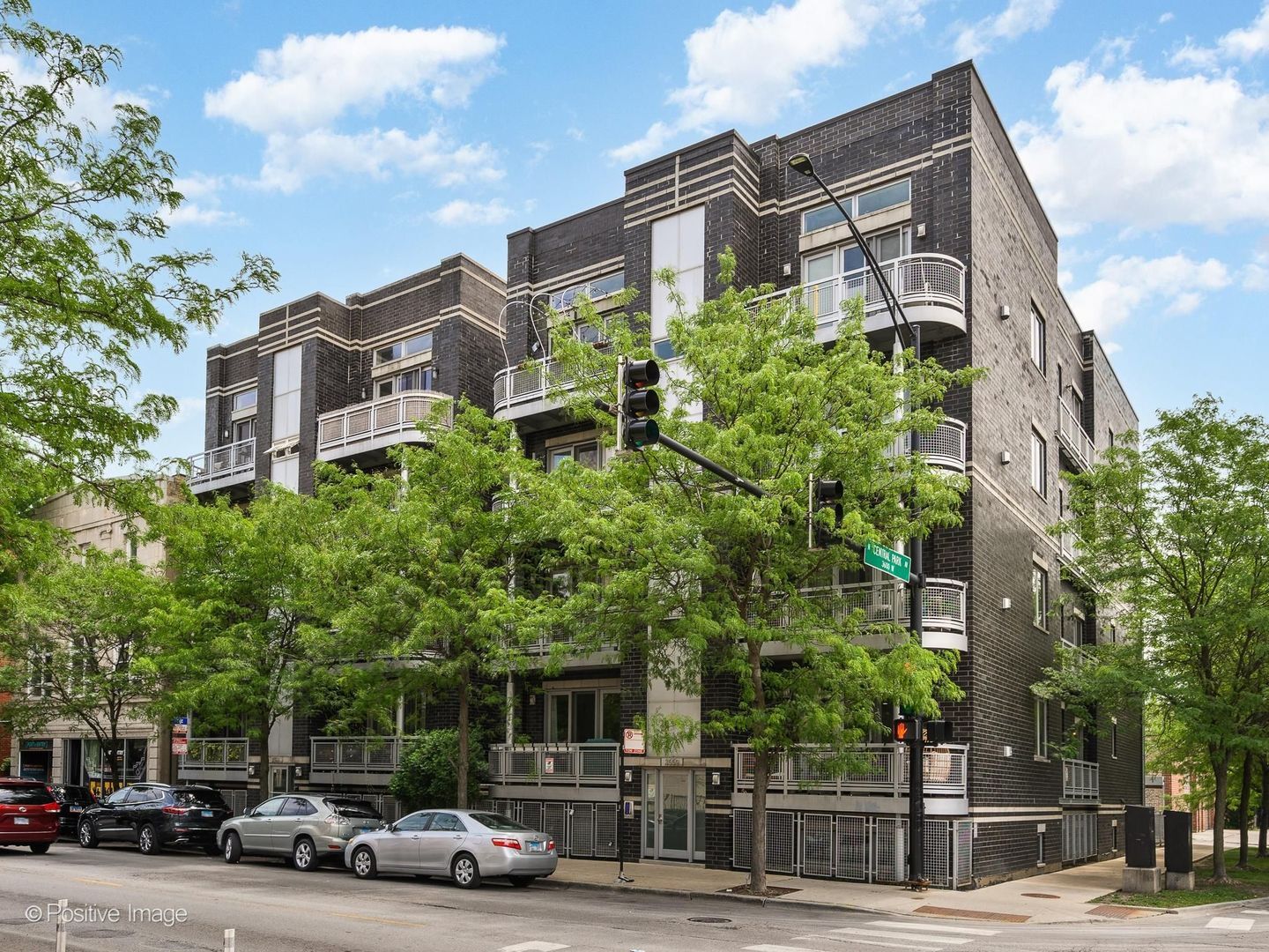 3559 W Montrose Avenue #1W — Chicago, IL 60618