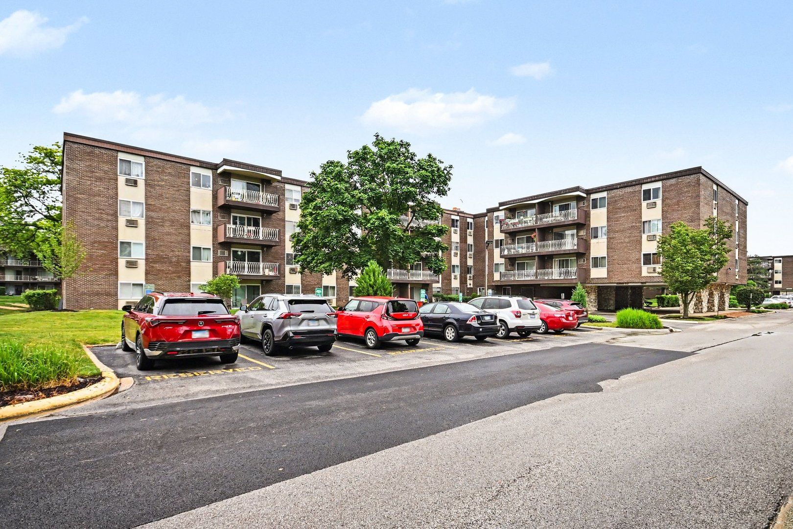 1311 S Finley Road #317 — Lombard, IL 60148