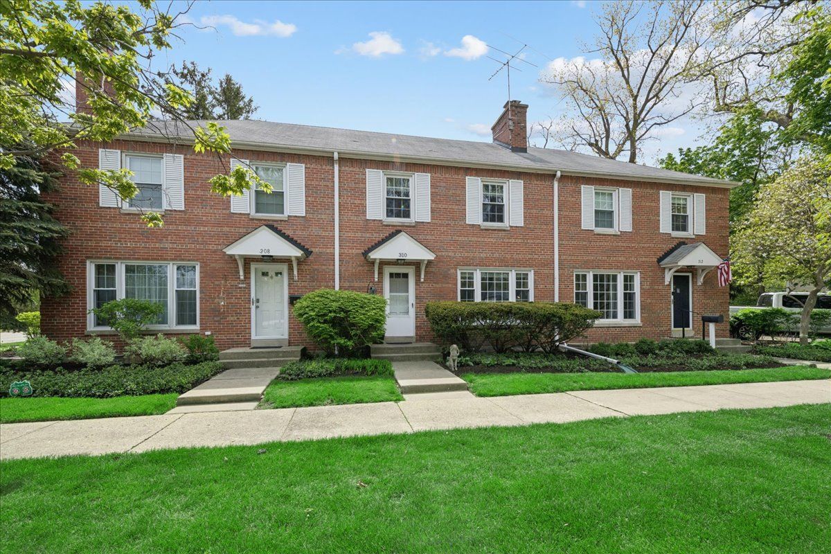 310 Jackson Avenue — Glencoe, IL 60022