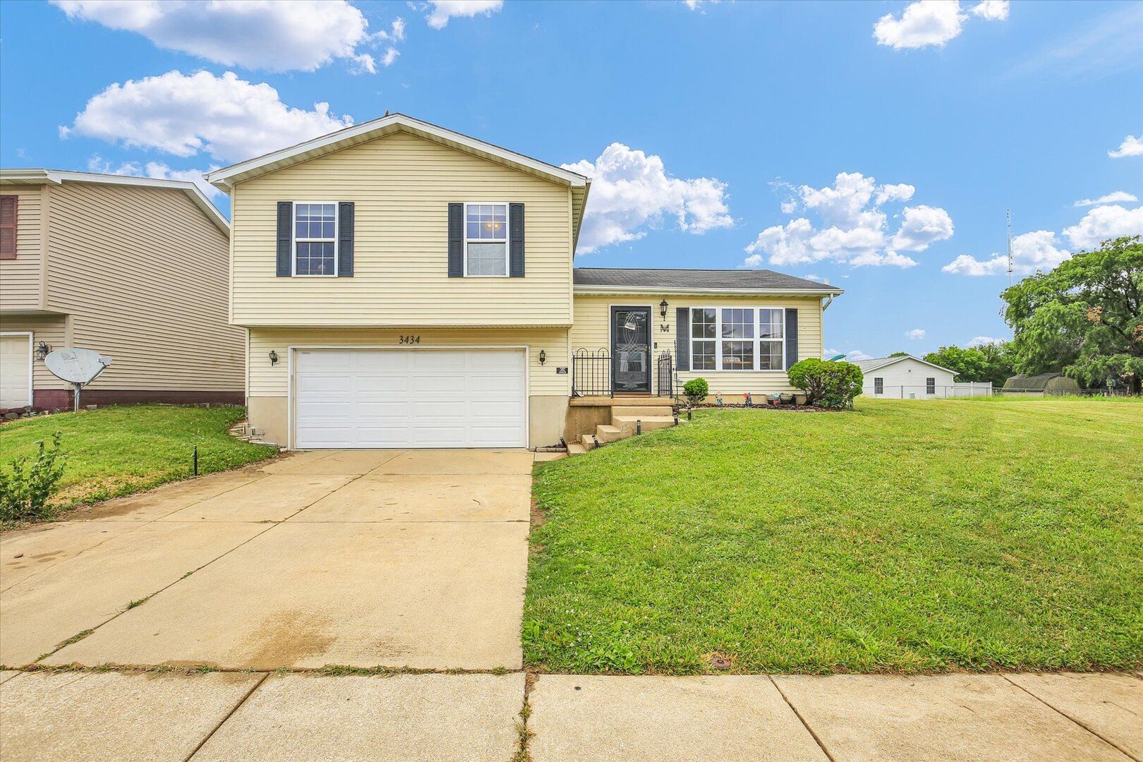 3434 Monarch Drive — Decatur, IL 62526