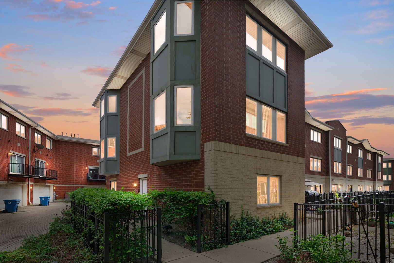 2403 W 32nd Place — Chicago, IL 60608