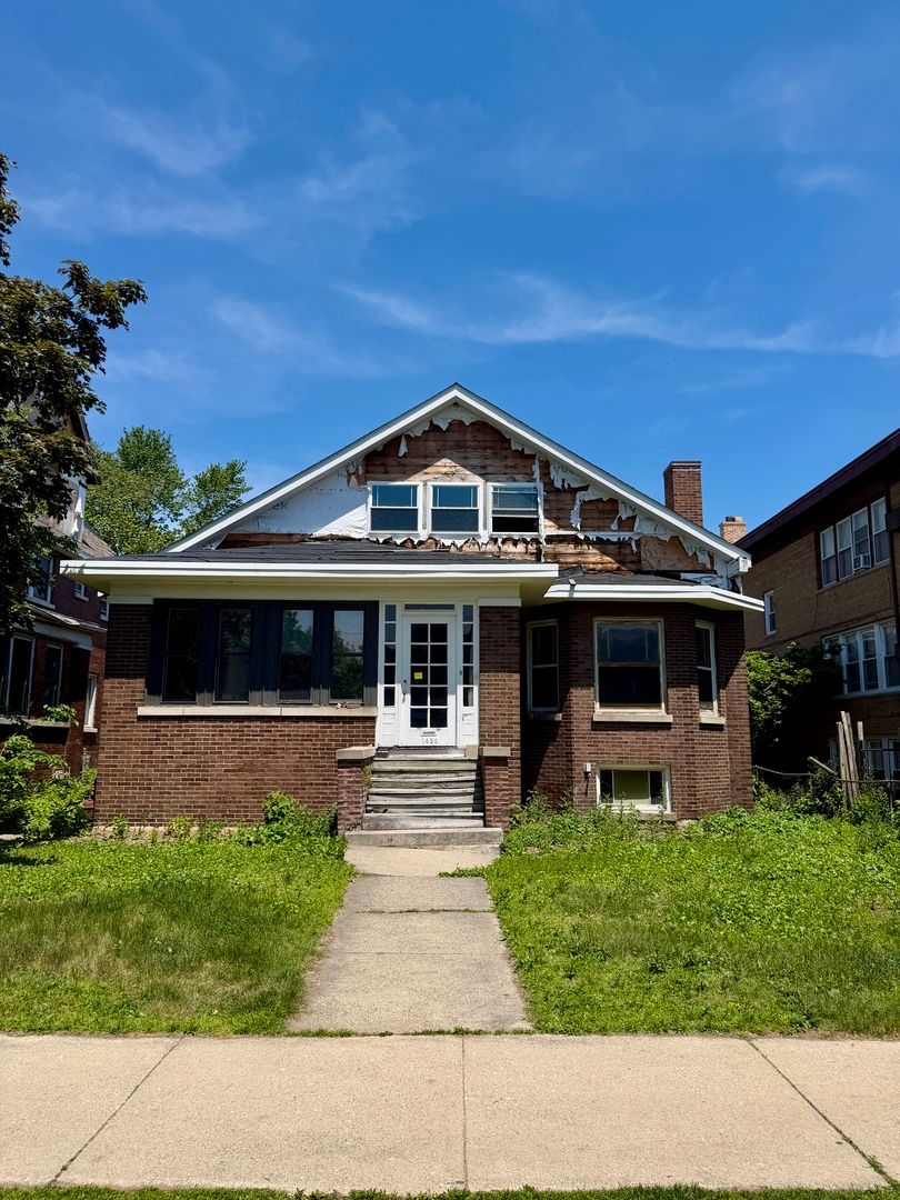 1420 W Jarvis Avenue — Chicago, IL 60626
