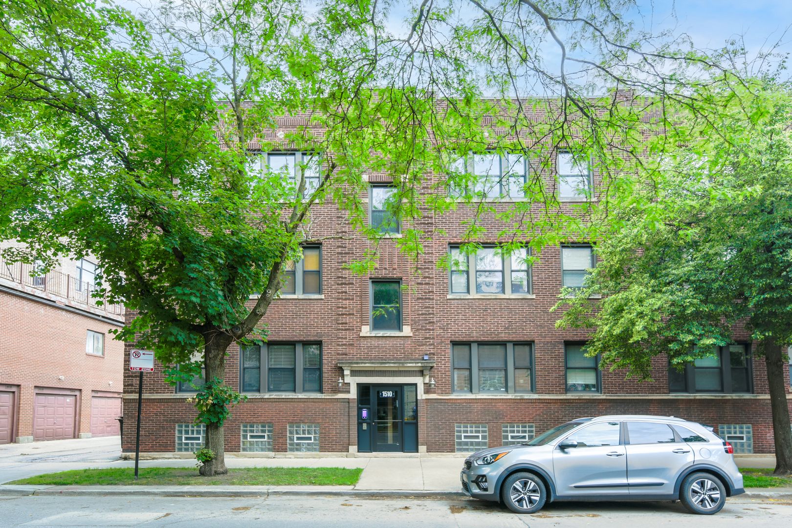 1510 W Roscoe Street #3E — Chicago, IL 60657