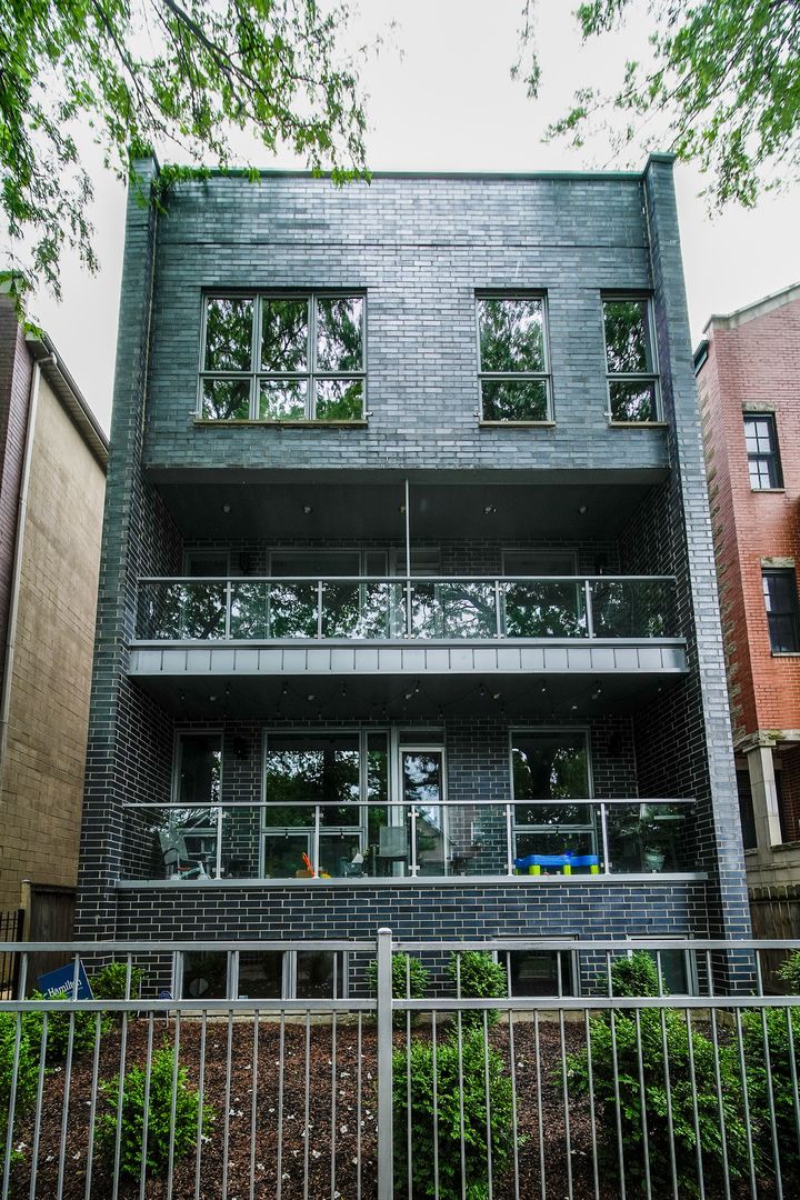 1751 W Roscoe Street #1S — Chicago, IL 60657