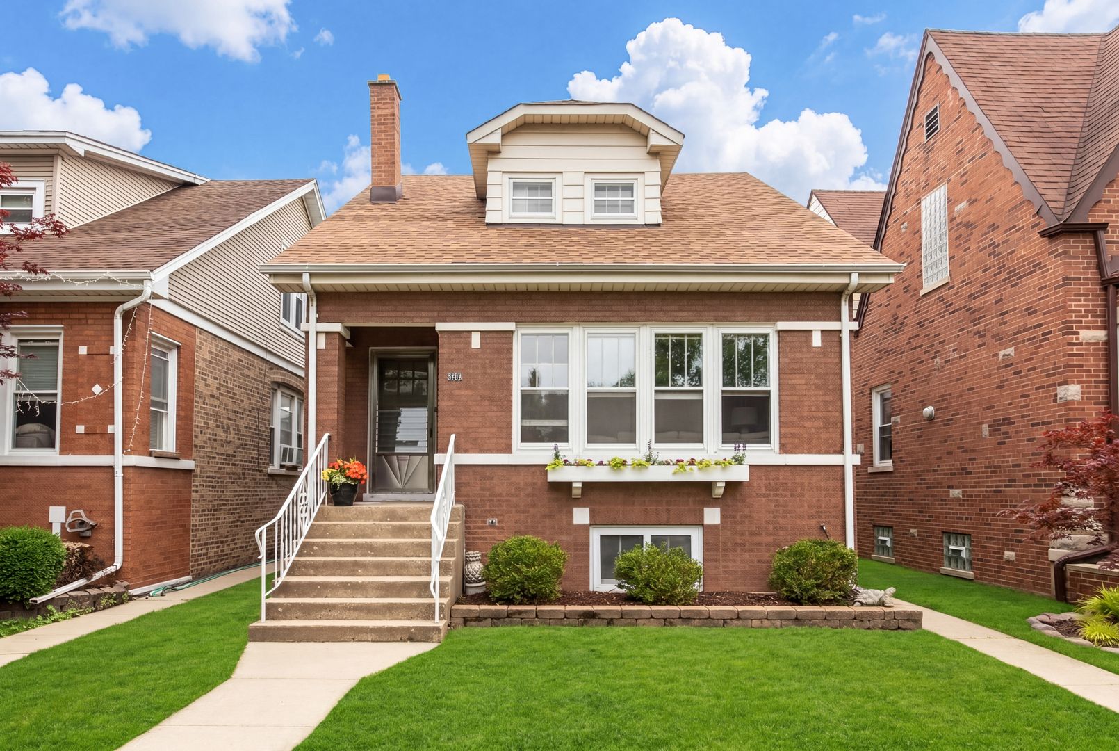 5035 N Menard Avenue — Chicago, IL 60630