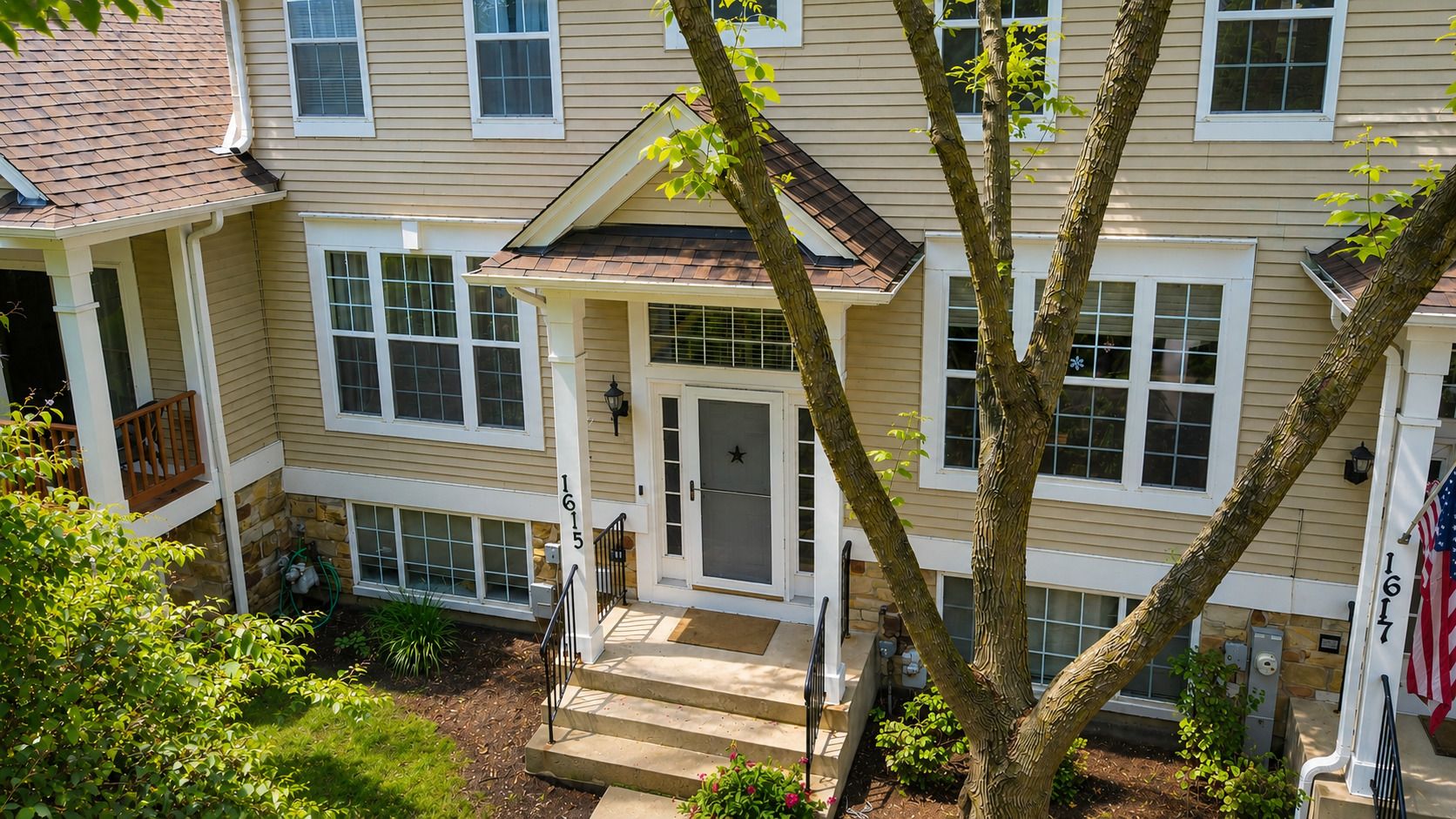 1615 Fox Run Drive — Arlington Heights, IL 60004