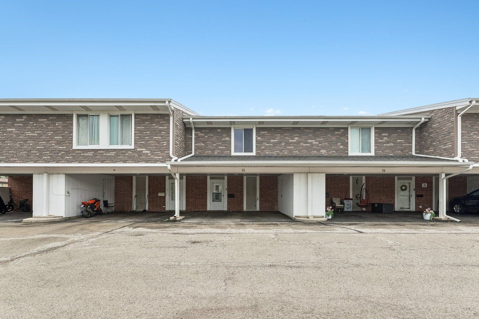 15 Cour Deauville — Palos Hills, IL 60465