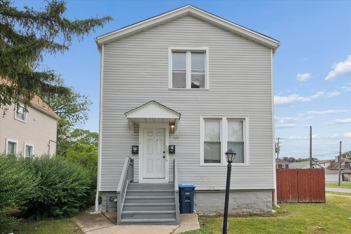 717 S 9th Avenue — Maywood, IL 60153