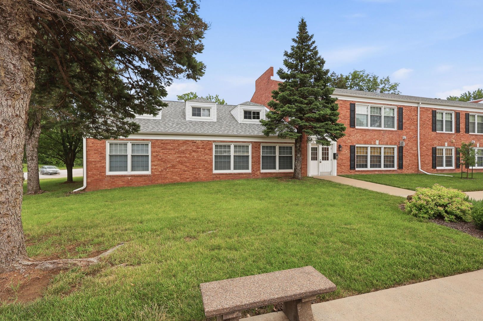 3215 E Locust Street #B2-76 — Davenport, IA 52803