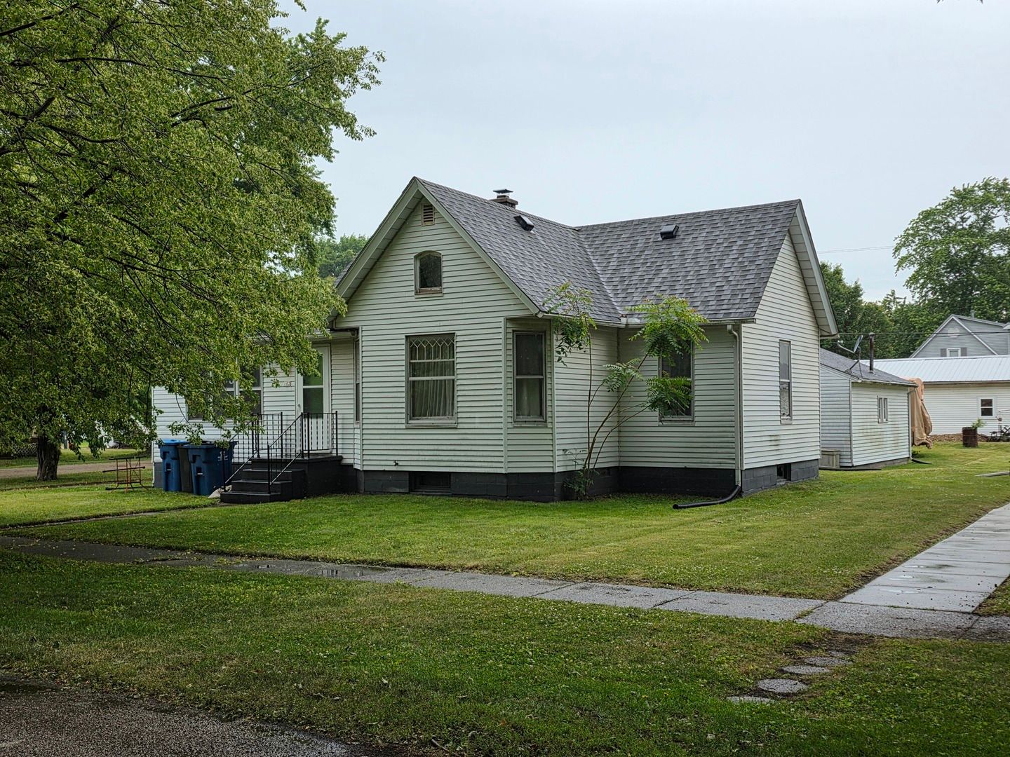 102 N Central Avenue — Ladd, IL 61329