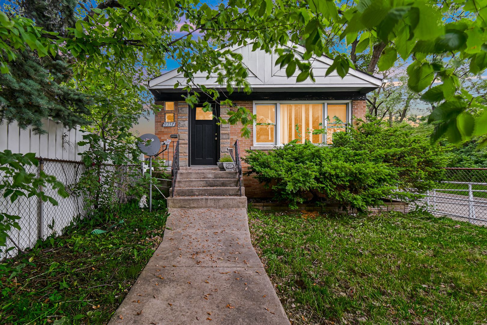 9357 S JEFFERY Avenue — Chicago, IL 60617